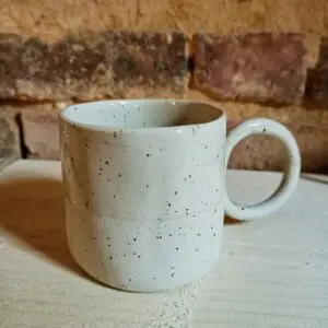 Tasse basse anse ronde grès pyrité
