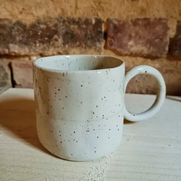 Tasse basse anse ronde grès pyrité