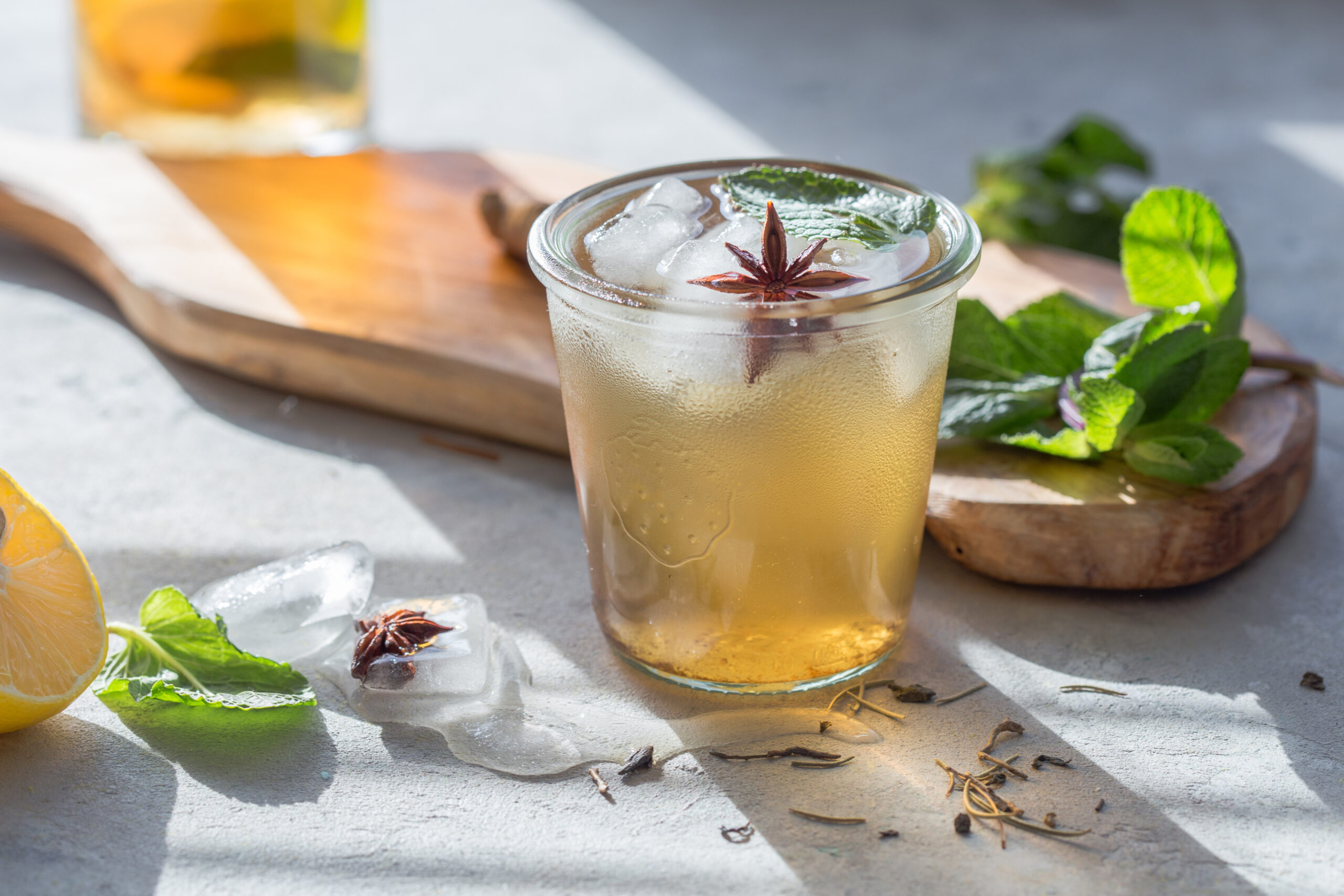 Tisanes glacées maison : 3 recettes bienfaisantes d’été